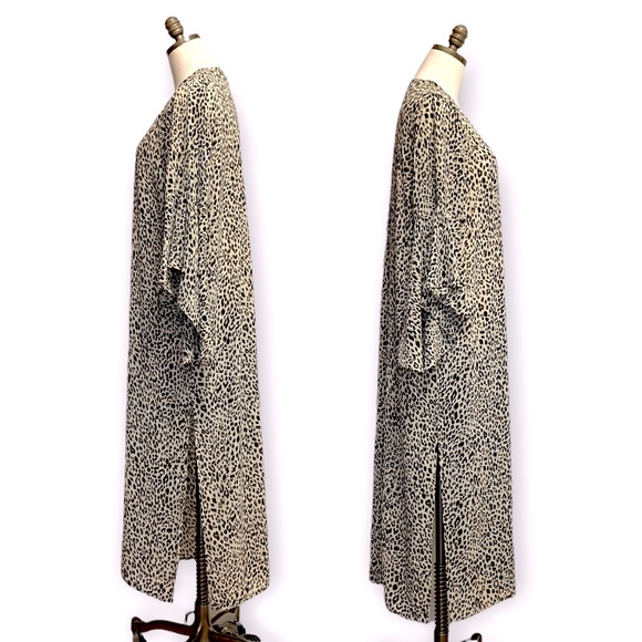 🎉HP🎉 Umgee Animal Print Chiffon Bell Sleeve Long Kimono Open Front Side Slit - Picture 7 of 15